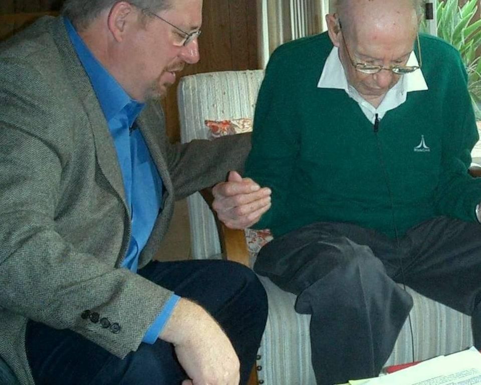 Dr. Rick Warren Praying with Dr. Peter Drucker